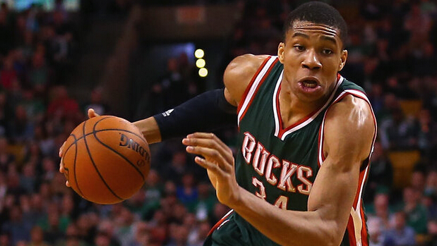 足球欧洲媒体评最佳11人阵容，无人争议（欧洲媒体评选足球最佳十一人，公认无争议）