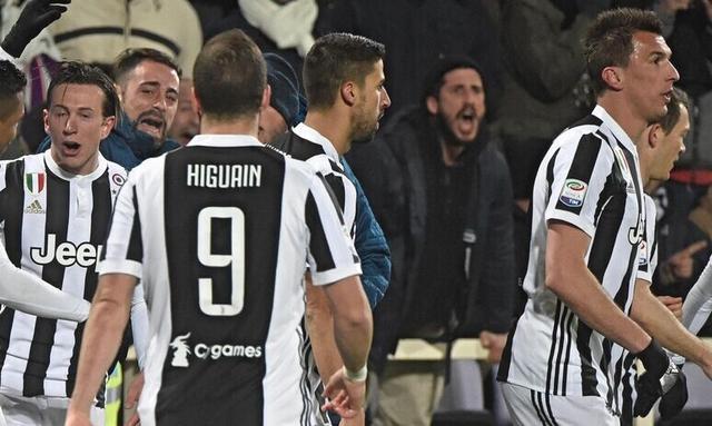 芒特传射建功当选最佳，曼联4比1大胜狼队（曼联4-1大胜狼队，芒特传射当选全场最佳）