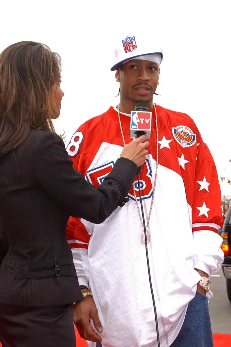 RMC：巴黎的大巴车比赛当晚在毕尔巴鄂市中心遭到石块袭击（RMC称：比赛当晚，巴黎队大巴在毕尔巴鄂市中心遭投石袭击）