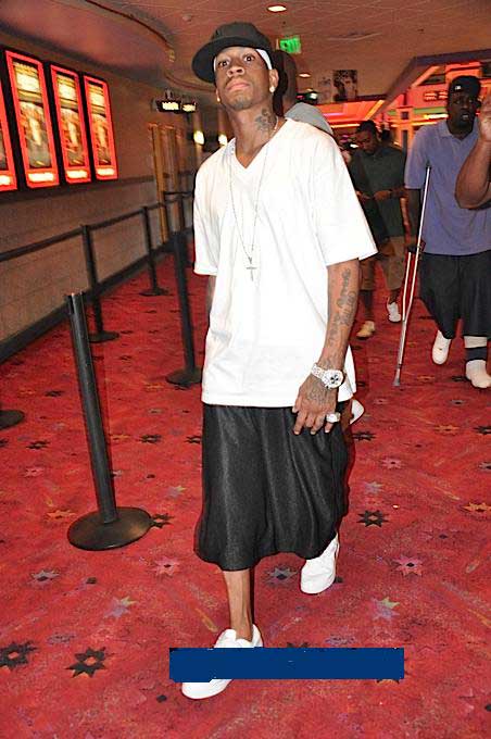 持续打击极端球迷，米体：地方当局邀请米兰双雄开会评估情况（米体：地方当局召集米兰双雄会议，评估持续打击极端球迷的进展）