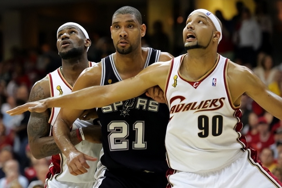 日职联争冠关键战前瞻：柏太阳神主场冲冠遇阻 町田泽维携交锋优势来袭（日职联争冠焦点战前瞻：柏太阳神主场冲顶受考验，町田泽维凭交锋优势压境）