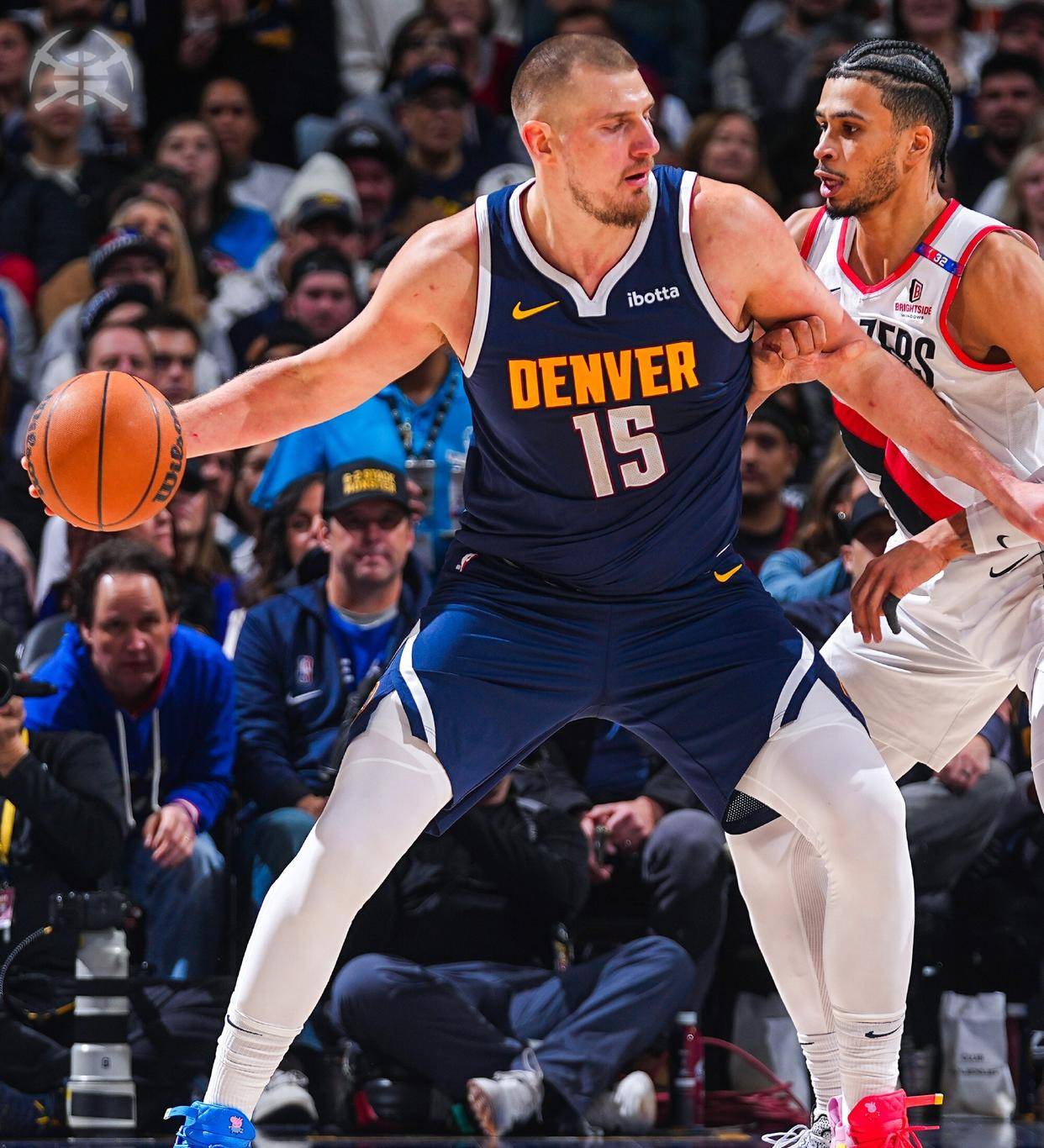 TA：曼城冬窗大概率召回埃切韦里，不排除留队的可能性（TA：曼城冬窗极可能召回埃切韦里，亦不排除其留队的可能）