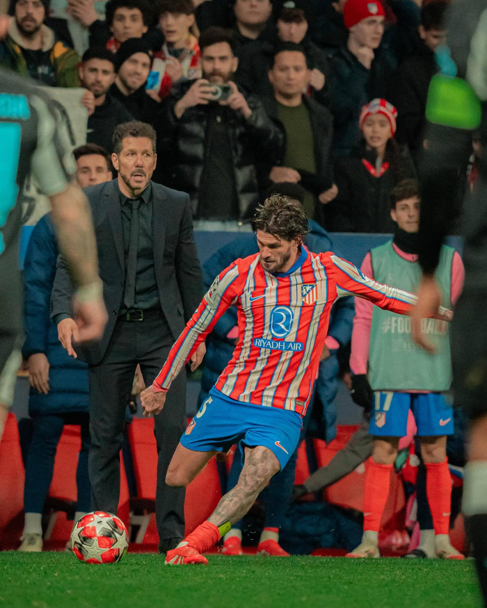 速体育12月20日讯 英超第17轮，纽卡主场2-2切尔西。（12月20日英超第17轮：纽卡斯尔联主场2-2战平切尔西）