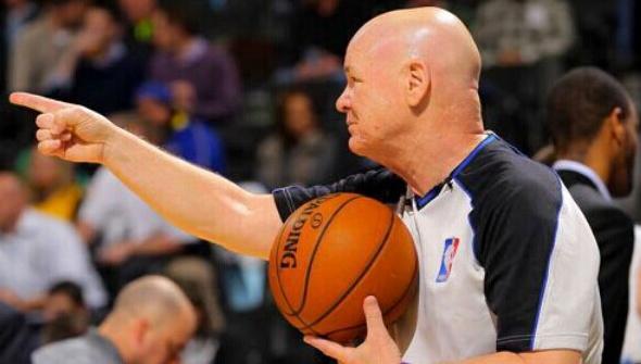 2次，阿劳霍是欧冠改制以来染红次数并列最多的巴萨球员（欧冠改制后，阿劳霍两次染红，追平巴萨队内最多纪录）