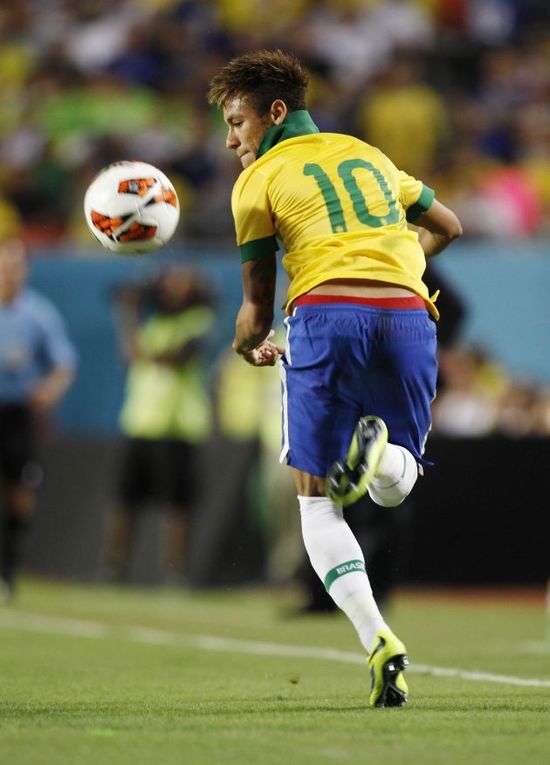 马术三项赛的荣耀，离不开人马之间的默契共生。广东队骑手们与战马的故事，成为赛场外最动人的篇章。（人马同心成就三项赛荣光：广东骑手与战马的动人故事）